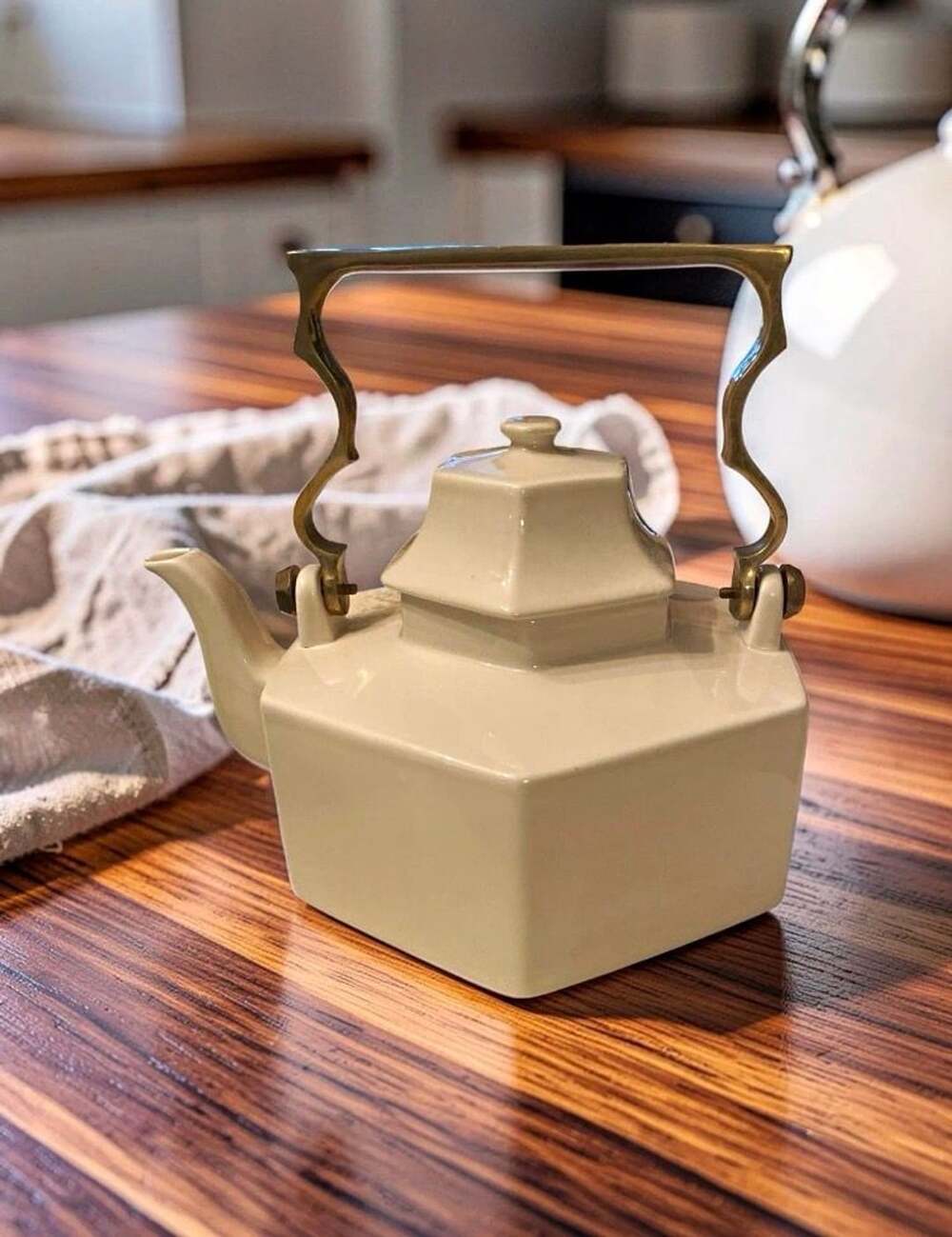 Mikasa Continental Ivory F 4000 Teapot with Brass Handle